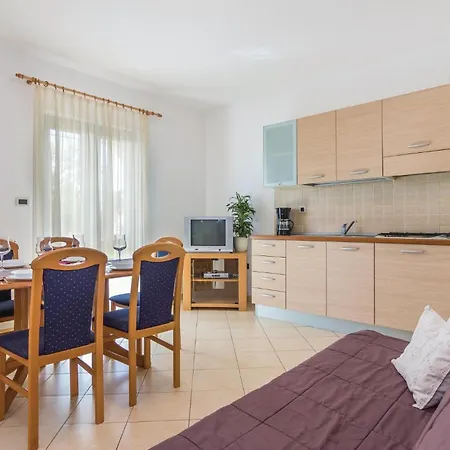 Beautiful In With Kitchen Porec