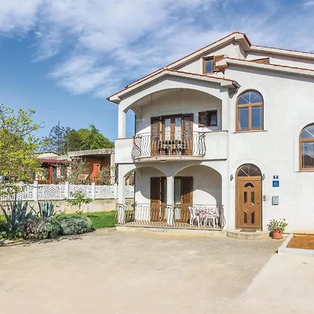 Apartman Beautiful In With Kitchen Poreč
